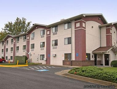 Отель Super 8 By Wyndham College Park Wash Dc Area Экстерьер фото